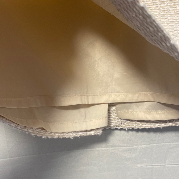 💥3/$40💥Karl Lagerfeld Ivory Tweed Skirt Size 6 - Picture 3 of 7